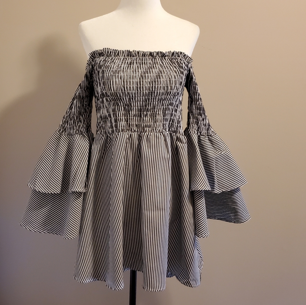 STATEMENT SLEEVE DRESS